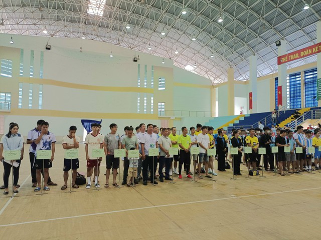 Xuân Lộc (Đồng Nai): Tổ chức giải bóng đá chào mừng Đại hội XIII Công đoàn Việt Nam- Ảnh 1.