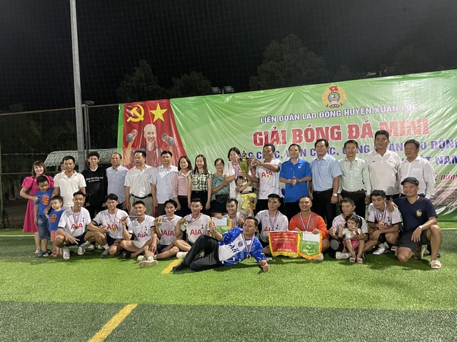 Xuân Lộc (Đồng Nai): Tổ chức giải bóng đá chào mừng Đại hội XIII Công đoàn Việt Nam- Ảnh 2.