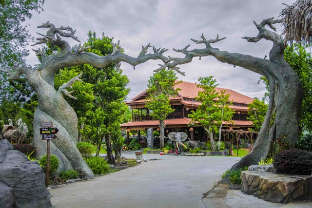 Cần Thơ Eco Resort là địa điểm nghỉ dưỡng sở hữu không gian thư giãn lý tưởng hài hòa với thiên nhiên thoáng đãng.