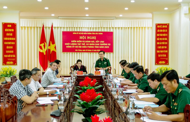 Đại tá Nguyễn Trìu Mến - Bí thư Đảng ủy, Chính ủy BĐBP tỉnh phát biểu tại hội nghị.