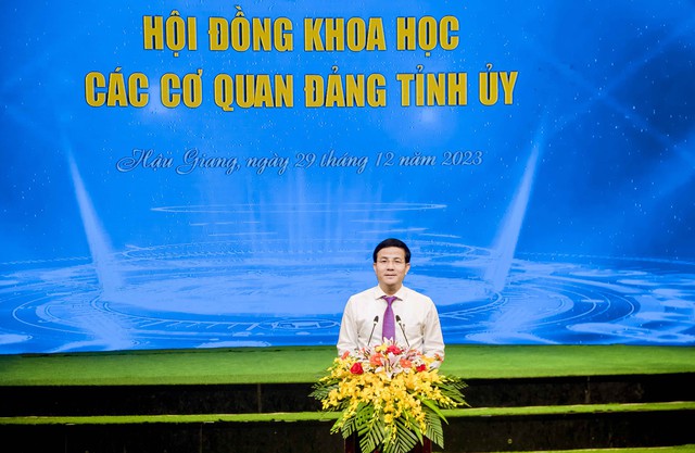 Ông Trần Văn Huyến, Phó Bí thư Thường trực Tỉnh ủy, Chủ tịch HĐND tỉnh Hậu Giang phát biểu tại lễ ra mắt Hội đồng khoa học các cơ quan đảng Tỉnh ủy.
