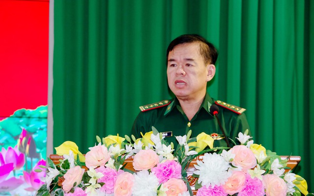 Đại tá Lê Hồng Hà, Phó Chỉ huy trưởng, Tham mưu trưởng BĐBP tỉnh phát biểu chỉ đạo hội nghị.