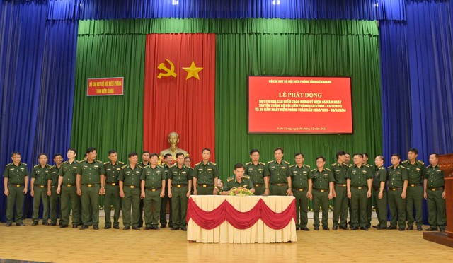 Các đơn vị ký kết giao ước thi đua chào mừng 65 năm ngày truyền thống Bộ đội Biên phòng và 35 năm ngày Biên phòng toàn dân.