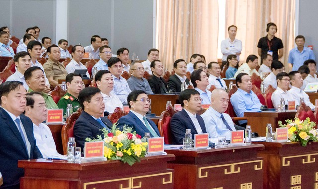 Thủ tướng Chính phủ Phạm Minh Chính và các đại biểu tham dự Hội nghị công bố Quy hoạch và Xúc tiến đầu tư tỉnh Cà Mau.