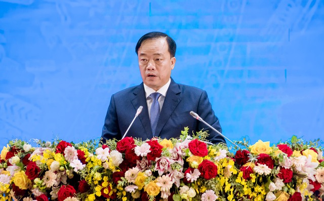 Chủ tịch UBND tỉnh Cà Mau Huỳnh Quốc Việt công bố Quy hoạch tỉnh Cà Mau thời kỳ 2021 - 2030, tầm nhìn đến năm 2050.