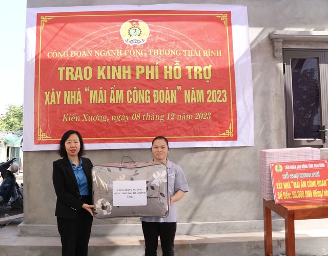 Thái Bình: Công đoàn ngành Công thương trao kinh phí hỗ trợ xây nhà mái ấm- Ảnh 2.