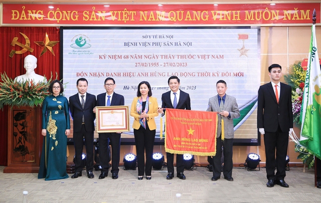 Bệnh viện Phụ sản Hà Nội đón nhận danh hiệu Anh hùng Lao động thời kỳ đổi mới - Ảnh 1.