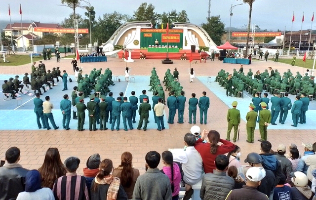 Bộ đội Biên phòng tỉnh Thừa Thiên Huế tiếp nhận 100 chiến sĩ tân binh - Ảnh 1.