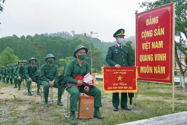 Bộ đội Biên phòng tỉnh Thừa Thiên Huế tiếp nhận 100 chiến sĩ tân binh - Ảnh 2.