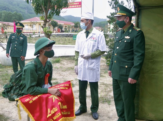 Bộ đội Biên phòng tỉnh Thừa Thiên Huế tiếp nhận 100 chiến sĩ tân binh - Ảnh 3.