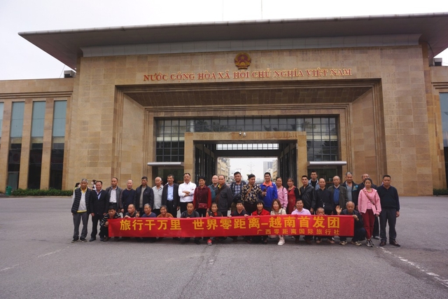 Quảng Ninh: Đón đoàn khách du lịch Trung Quốc đầu tiên qua cửa khẩu Móng Cái - Ảnh 1.