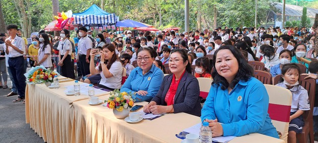30 năm Công đoàn các cấp tại TP.HCM trao hơn 600.000 suất học bổng Nguyễn Đức Cảnh - Ảnh 5.