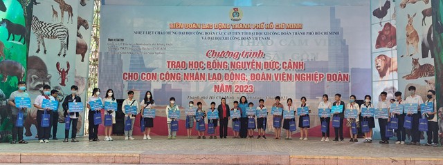 30 năm Công đoàn các cấp tại TP.HCM trao hơn 600.000 suất học bổng Nguyễn Đức Cảnh - Ảnh 6.