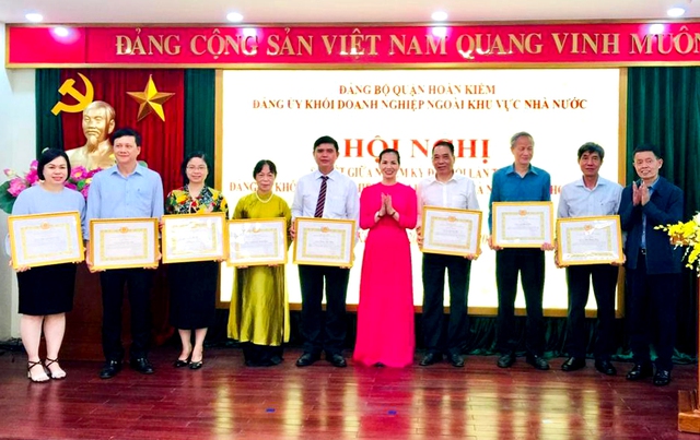 Quận Hoàn Kiếm - Hà Nội: Tạo môi trường thuận lợi cho doanh nghiệp phát triển sản xuất kinh doanh - Ảnh 2.