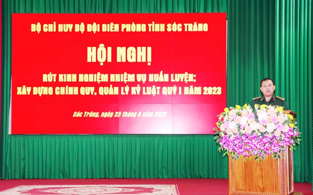 Đại tá Lê Hồng Hà, Phó Chỉ huy trưởng, Tham mưu trưởng BĐBP tỉnh Sóc Trăng phát biểu chỉ đạo hội nghị.
