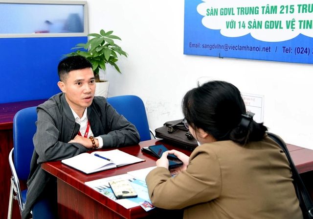 Nhiều cơ hội việc làm tại Phiên giao dịch việc làm lưu động quận Hoàn Kiếm  - Ảnh 1.