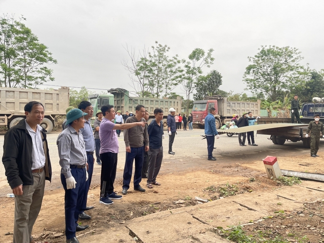 Vĩnh Phúc: Hỗ trợ người dân tự nguyện tháo dỡ 4 công trình xây dựng trái phép tại Công ty Kim Long - Ảnh 1.