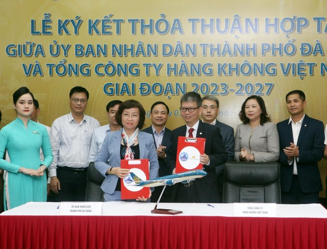 Ký kết hợp tác giữa Đà Nẵng và hãng hàng không Vietnam Airlines - Ảnh 1.