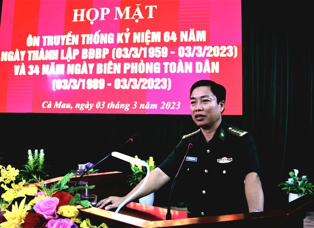 Đại tá Phạm Minh Giang, Bí Thư Đảng ủy - Chính ủy BĐBP tỉnh phát biểu giáo dục truyền thống anh hùng của lực lượng BĐBP Cà Mau qua các thời ký đến cán bộ, chiến sĩ toàn đơn vị.