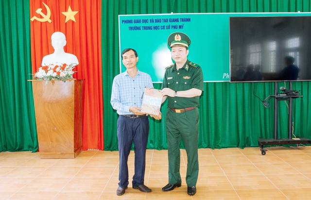 Kiên Giang: Nhiều hoạt động ý nghĩa trong “Tháng ba Biên giới” tại huyện Giang Thành - Ảnh 4.
