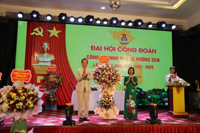 Thái Bình: Công đoàn Công ty TNHH bao bì Hương Sen khen thưởng cho đoàn viên hơn 500 triệu đồng - Ảnh 1.