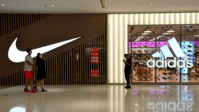Bên ngoài cửa hàng Nike và Adidas tại Hopson One Mall, Bắc Kinh, Trung Quốc tháng 7/2022. Ảnh: CFP
