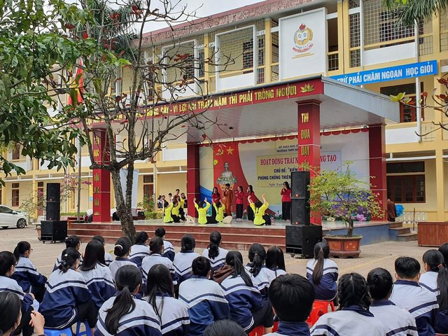 Trường THPT Nguyễn Công Trứ: Điểm sáng trong công tác dạy và học trên quê hương đại thi hào Nguyễn Du. - Ảnh 2. Trường THPT Nguyễn Công Trứ: Điểm sáng trong công tác dạy và học trên quê hương đại thi hào Nguyễn Du. - Ảnh 2.