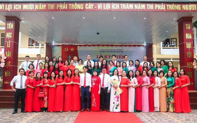 Trường THPT Nguyễn Công Trứ: Điểm sáng trong công tác dạy và học trên quê hương đại thi hào Nguyễn Du. - Ảnh 1. Trường THPT Nguyễn Công Trứ: Điểm sáng trong công tác dạy và học trên quê hương đại thi hào Nguyễn Du. - Ảnh 1.