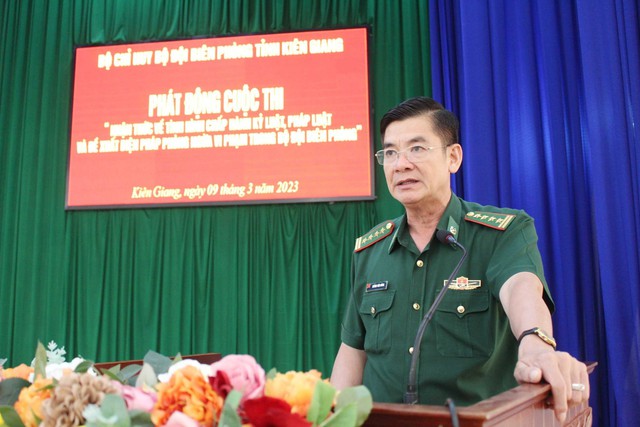 Đại tá Huỳnh Văn Đông - Bí thư Đảng ủy, Chính ủy BĐBP tỉnh Kiên Giang phát biểu phát động cuộc thi.