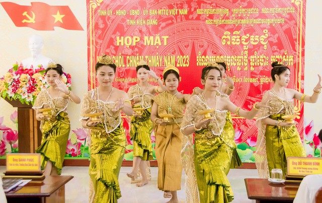 Văn nghệ chào mừng họp mặt tết Chôl Chnăm Thmây năm 2023 - Tết cổ truyền của đồng bào dân tộc Khmer.