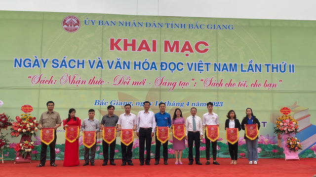 Bắc Giang khai mạc Ngày sách và Văn hóa đọc Việt Nam năm 2023 - Ảnh 3.