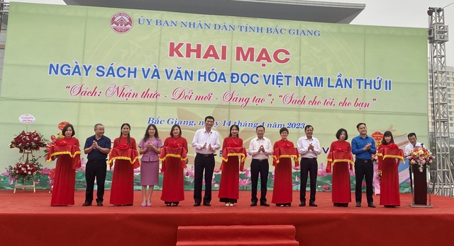 Bắc Giang khai mạc Ngày sách và Văn hóa đọc Việt Nam năm 2023 - Ảnh 1.