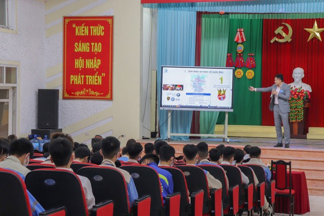 Trường Cao đẳng Cơ điện Phú Thọ tổ chức sản giao dịch việc làm  cho học sinh, sinh viên - Ảnh 6.