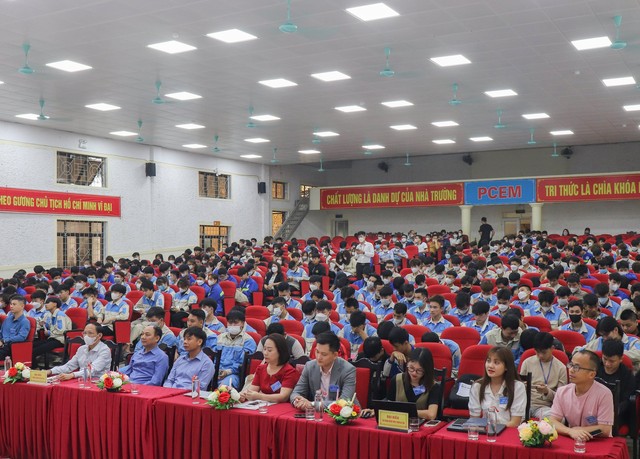 Trường Cao đẳng Cơ điện Phú Thọ tổ chức sản giao dịch việc làm  cho học sinh, sinh viên - Ảnh 1.