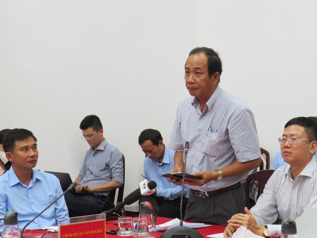 BS Phạm Phú Trường Giang – Phó Giám đốc Sở Y tế, trả lời các câu hỏi của báo chí.