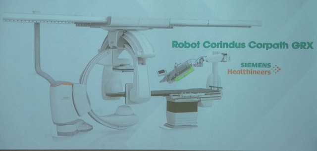Robot Corindus có tính năng ưu việt trong hỗ trợ bác sĩ thực hiện kỹ thuật cao trong can thiệp mạch máu trong thời gian nhanh nhất. Giảm 95% liều xạ cho bác sĩ thực hiện thủ thuật can thiệp và 21% cho bệnh nhân.