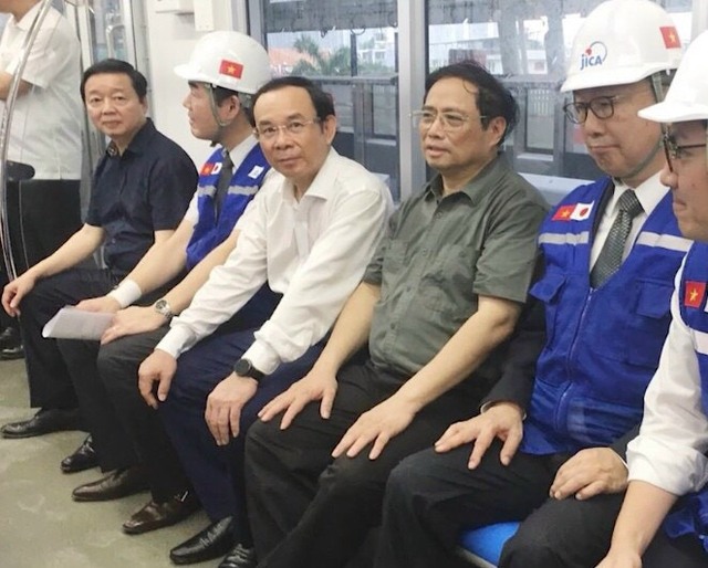 Thủ tướng Phạm Minh Chính cùng đoàn công tác trải nghiệm tàu metro Bến Thành – Suối Tiên