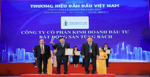 Tùng Bách Land vinh dự nằm trong “Top 10 thương hiệu dẫn đầu Việt Nam 2023” - Ảnh 1.
