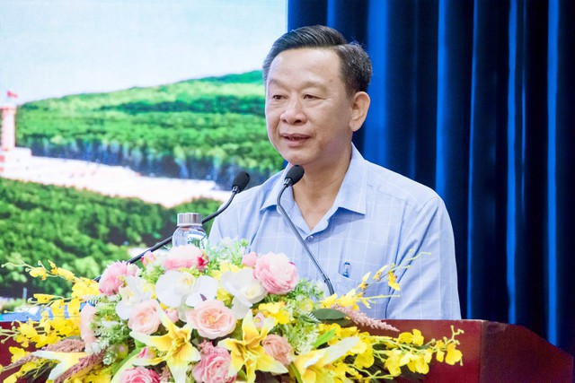Ông Hồ Trung Việt, UVTV, Trưởng ban Tuyên giáo Tỉnh ủy Cà Mau phát biểu khai mạc Hội nghị.