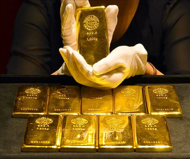 Giá vàng hôm nay 20/4: Vàng SJC tiếp tục rớt khỏi mốc 67 triệu đồng - Ảnh 1.