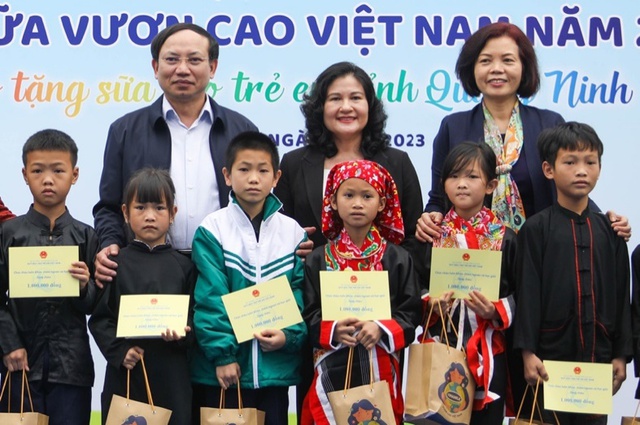 Hơn 1.600 trẻ em miền núi, có hoàn cảnh khó khăn tỉnh Quảng Ninh sẽ được tham gia chương trình quỹ sữa 2023 - Ảnh 3.