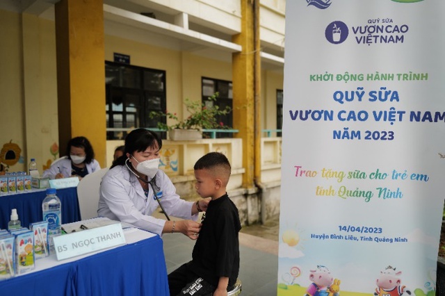 Hơn 1.600 trẻ em miền núi, có hoàn cảnh khó khăn tỉnh Quảng Ninh sẽ được tham gia chương trình quỹ sữa 2023 - Ảnh 5.
