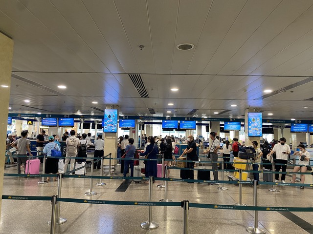 Cảng HKQT Tân Sơn Nhất: Dự kiến tăng trên 18% tổng số chuyến bay và tăng gần 33% tổng số khách so với cùng kỳ năm ngoái - Ảnh 1.