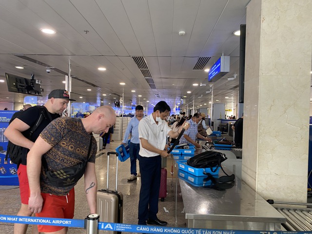 Cảng HKQT Tân Sơn Nhất: Dự kiến tăng trên 18% tổng số chuyến bay và tăng gần 33% tổng số khách so với cùng kỳ năm ngoái - Ảnh 4.