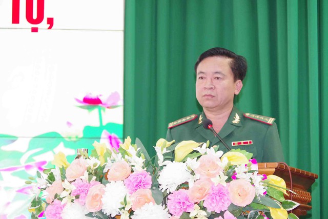 Đại tá Nguyễn Trìu Mến - Bí thư Đảng ủy, Chính ủy BĐBP tỉnh phát biểu tại buổi lễ phát động.
