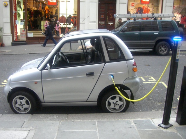 Lượng xe ô tô điện bán ra trên toàn cầu sẽ cán mốc 14 triệu xe - Ảnh 1.