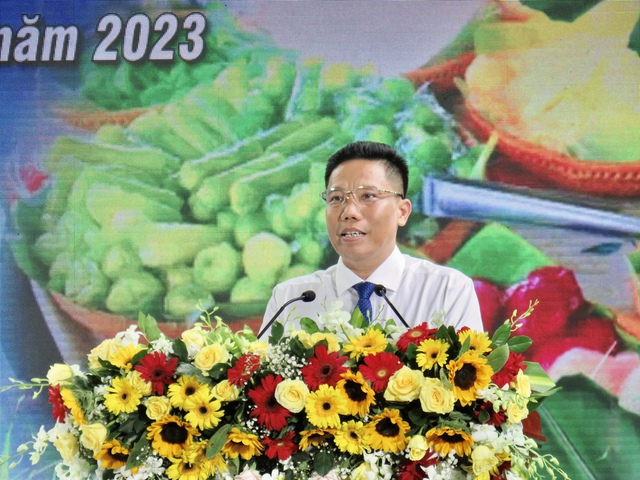 Ông Nguyễn Thực Hiện – Phó Chủ tịch UBND TP.Cần Thơ, tuyên bố khai mạc Lễ hội Bánh dân gian Nam Bộ lần thứ 10 năm 2023.