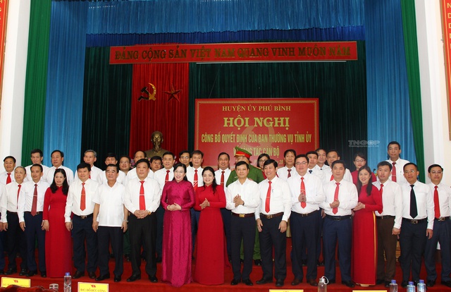 Thái Nguyên: Công bố Quyết định chuẩn y Bí thư Huyện ủy Phú Bình - Ảnh 2.