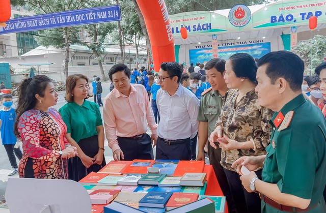 NXB Chính trị Quốc gia Sự thật - CN tại Cần Thơ: Nhiều hoạt động ý nghĩa nhân ngày Sách và Văn hóa đọc Việt Nam - Ảnh 1.