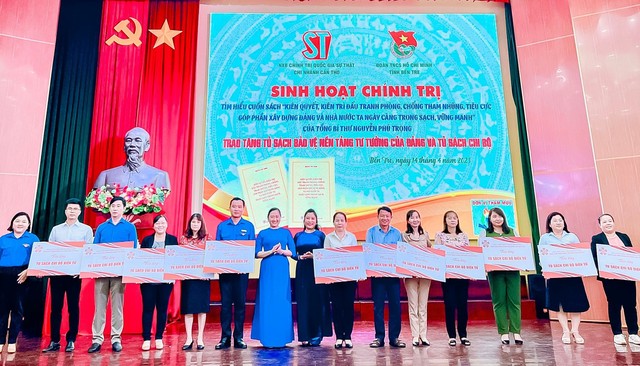 NXB Chính trị Quốc gia Sự thật - CN tại Cần Thơ: Nhiều hoạt động ý nghĩa nhân ngày Sách và Văn hóa đọc Việt Nam - Ảnh 5.